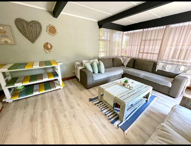 5 BEDROOM HOUSE FOR SALE IN NOORDHEUWEL